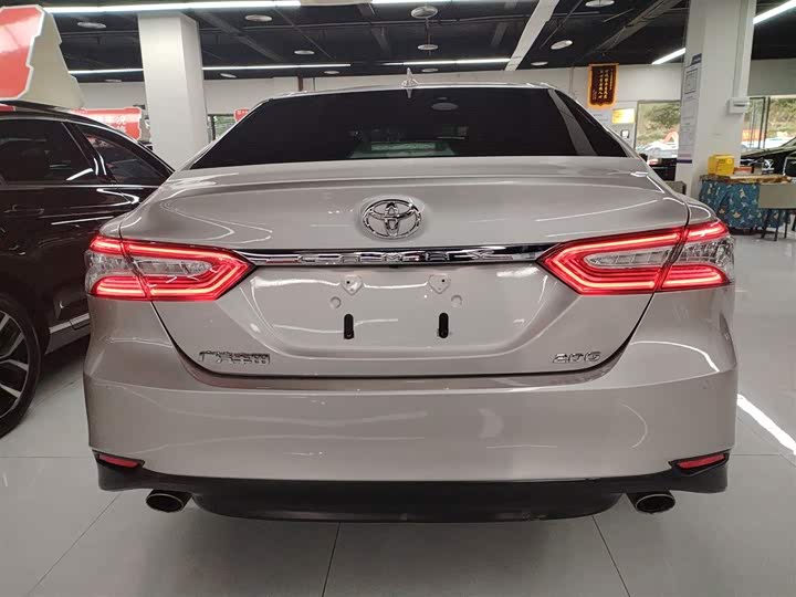 Фото 6 - Toyota Camry