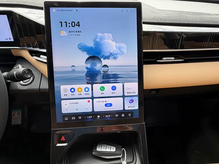 Фото 10 - Geely Atlas L