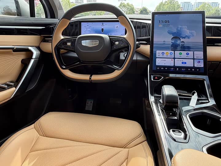 Фото 13 - Geely Atlas L