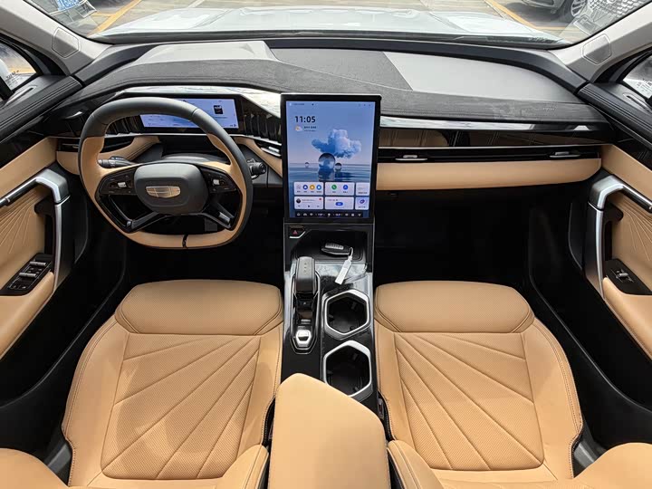 Фото 14 - Geely Atlas L