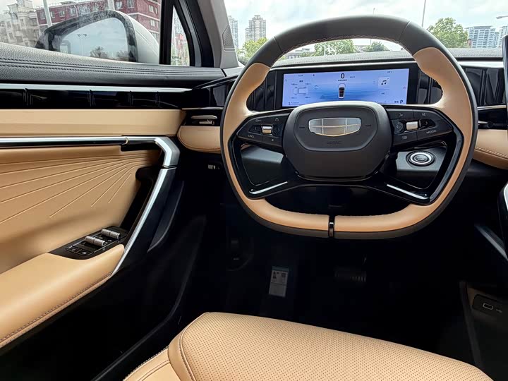 Фото 9 - Geely Atlas L