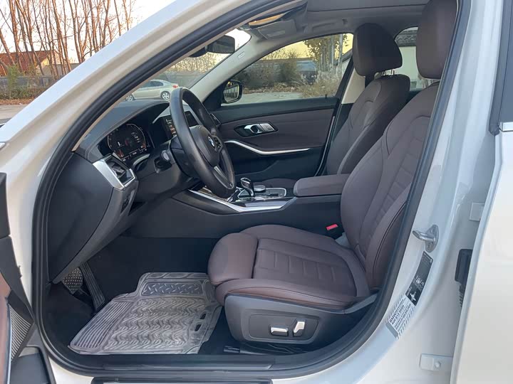 Фото 14 - BMW 3 Series