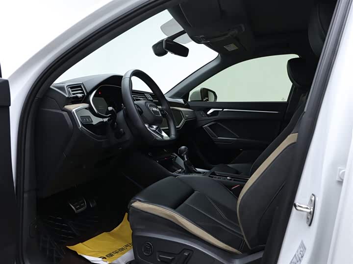 Фото 10 - Audi Q3