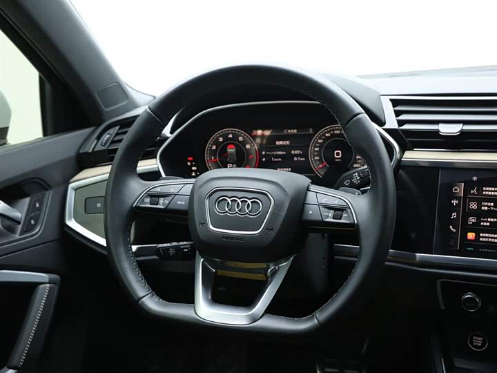 Фото 16 - Audi Q3