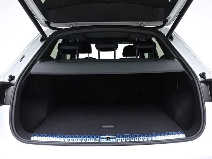 Фото 8 - Audi Q3