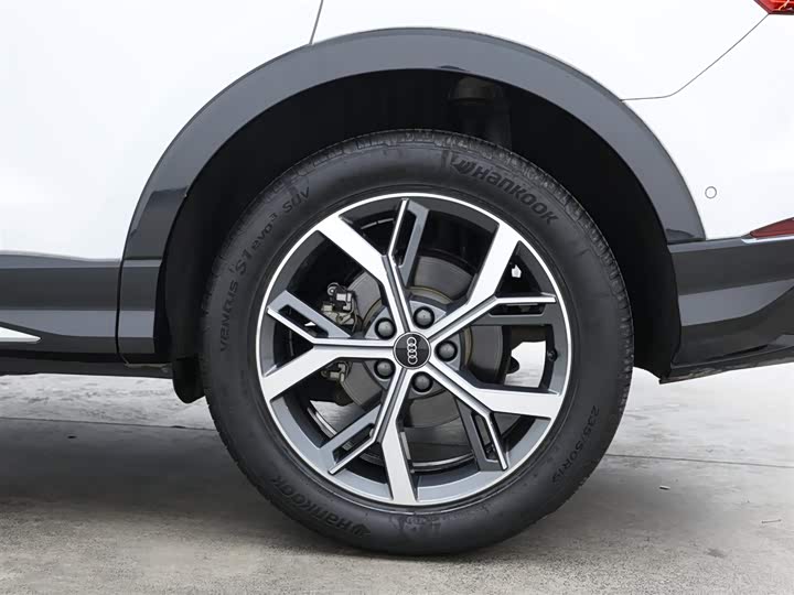 Фото 9 - Audi Q3