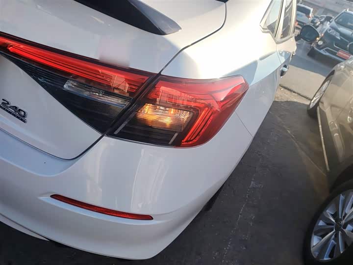 Фото 8 - Honda Civic