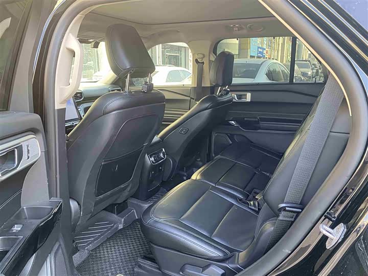 Фото 8 - Ford Explorer