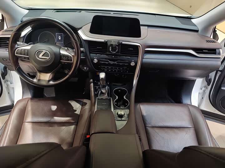 Фото 11 - Lexus RX