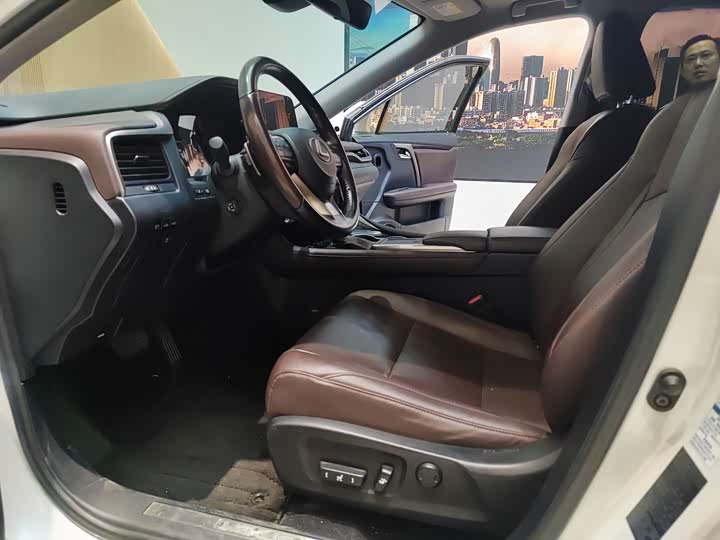 Фото 13 - Lexus RX