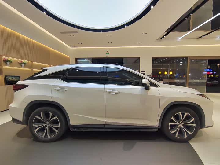Фото 4 - Lexus RX