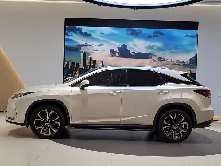 Фото 5 - Lexus RX