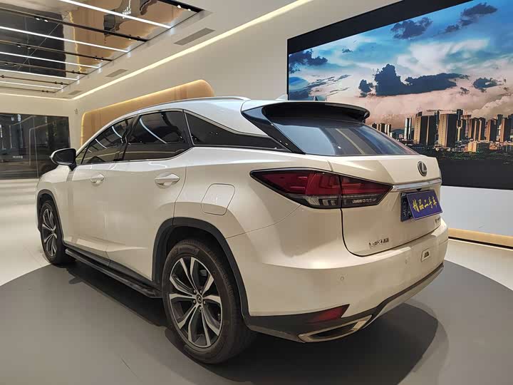 Фото 8 - Lexus RX