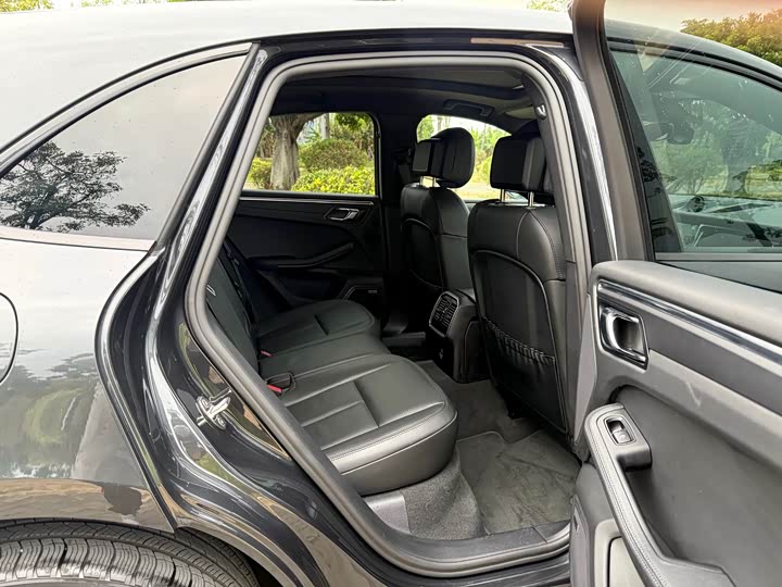 Фото 13 - Porsche Macan