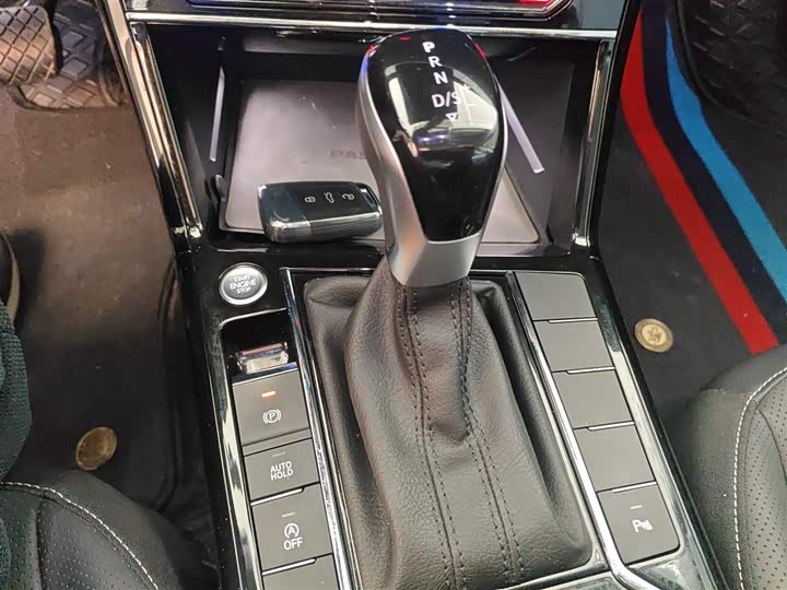 Фото 14 - Volkswagen Passat