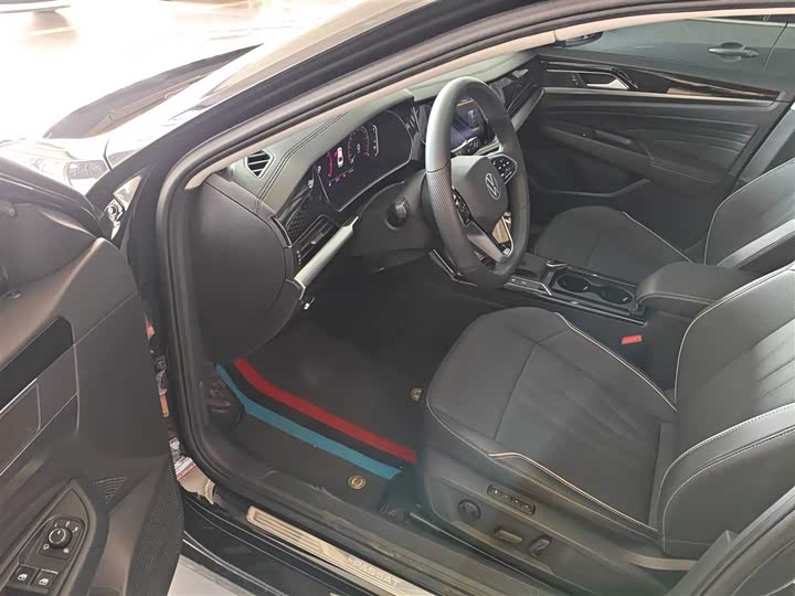 Фото 16 - Volkswagen Passat