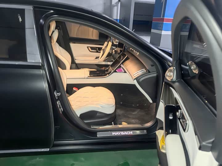 Фото 3 - Mercedes-Benz Maybach S-Class