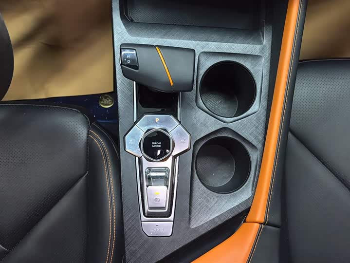 Фото 16 - Changan UNI-V