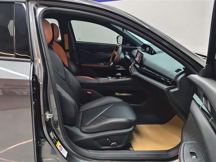 Фото 8 - Changan UNI-V