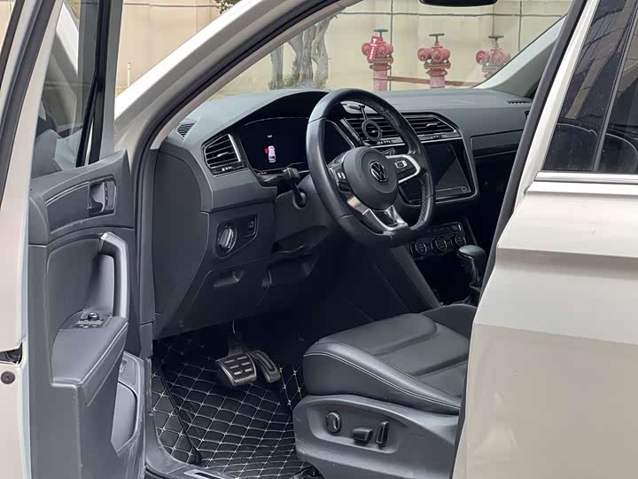 Фото 4 - Volkswagen Tiguan L Pro