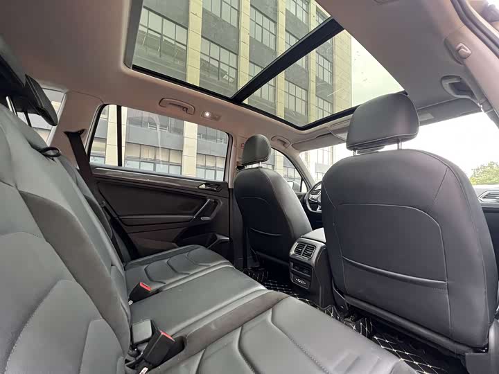 Фото 6 - Volkswagen Tiguan L Pro