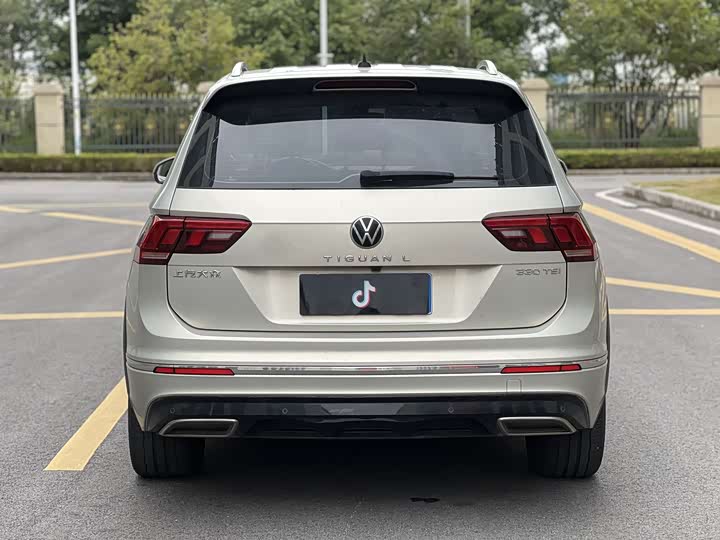 Фото 8 - Volkswagen Tiguan L Pro