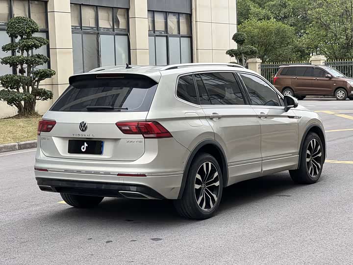 Фото 9 - Volkswagen Tiguan L Pro
