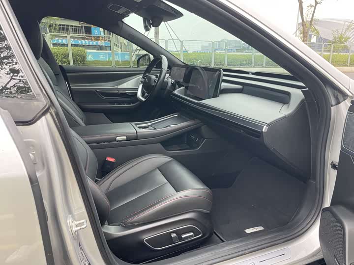 Фото 12 - XPeng P7