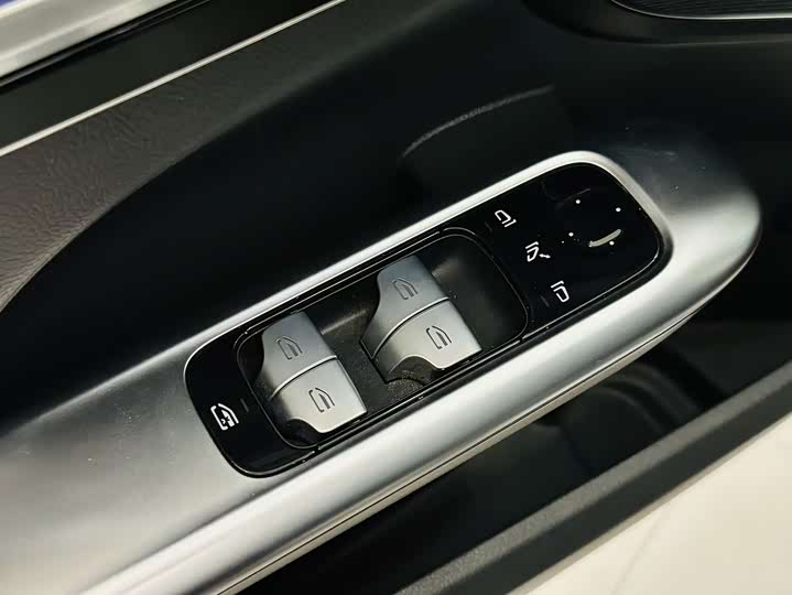 Фото 14 - Mercedes-Benz C-Class