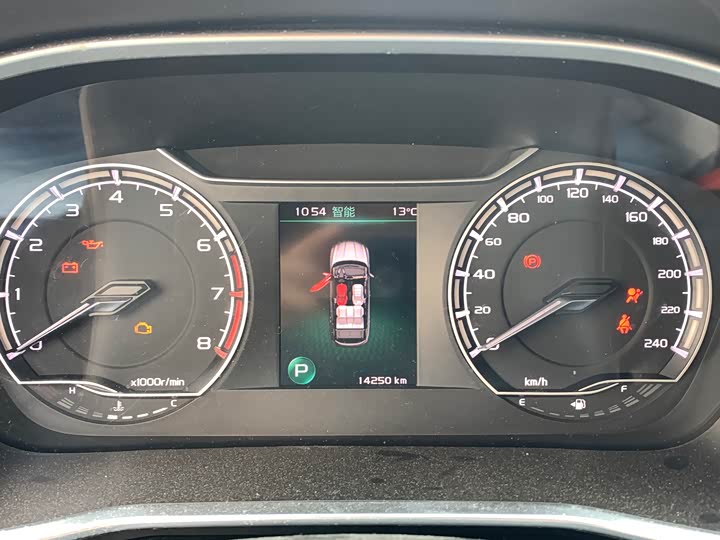 Фото 10 - Geely Coolray