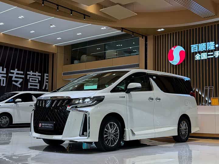 Фото 1 - Toyota Alphard