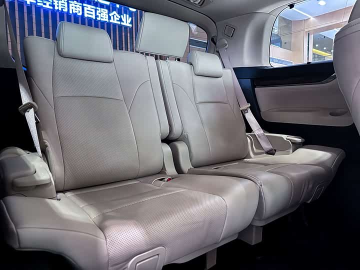 Фото 13 - Toyota Alphard