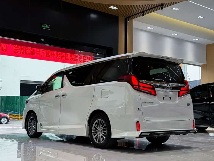 Фото 4 - Toyota Alphard