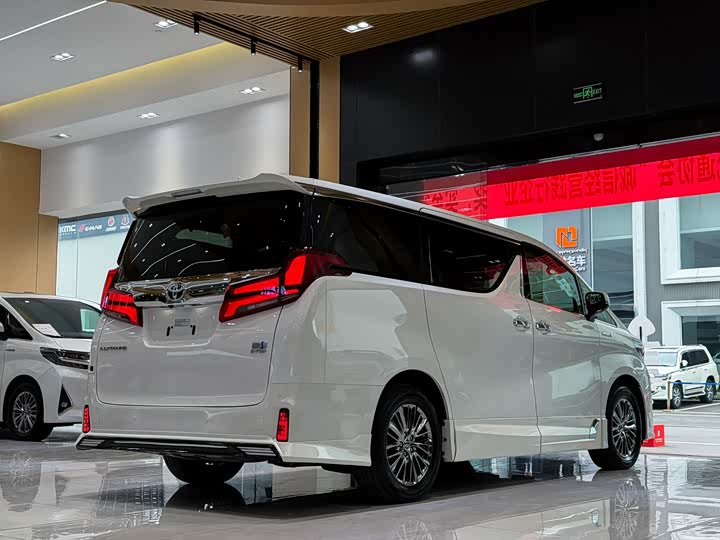 Фото 6 - Toyota Alphard