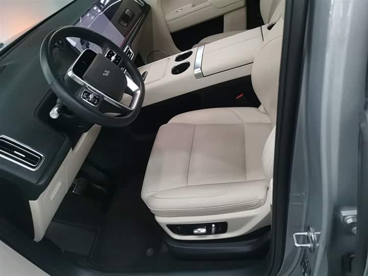 Фото 15 - LiXiang L8