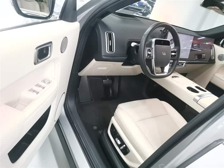 Фото 16 - LiXiang L8