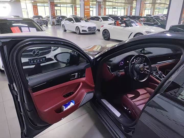 Фото 3 - Porsche Panamera