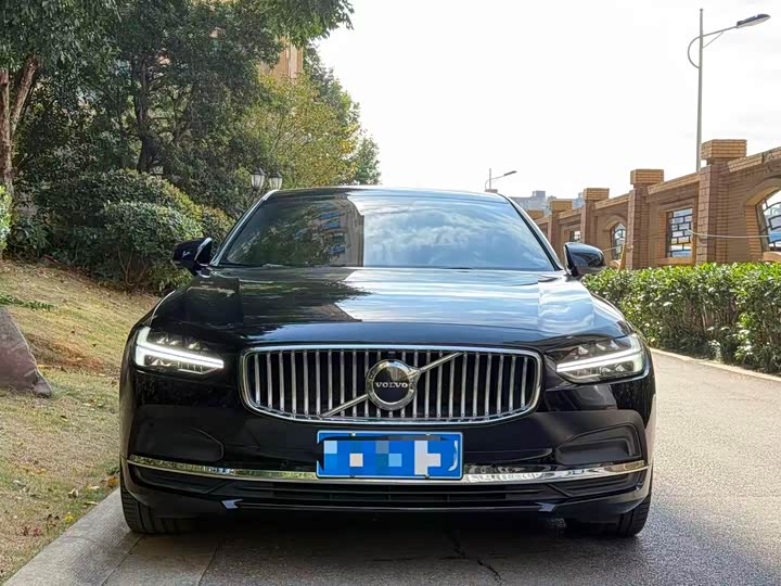 Фото 1 - Volvo S90