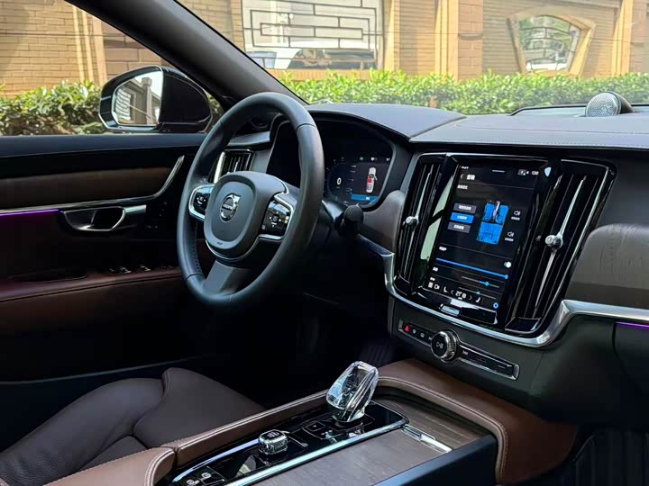 Фото 10 - Volvo S90