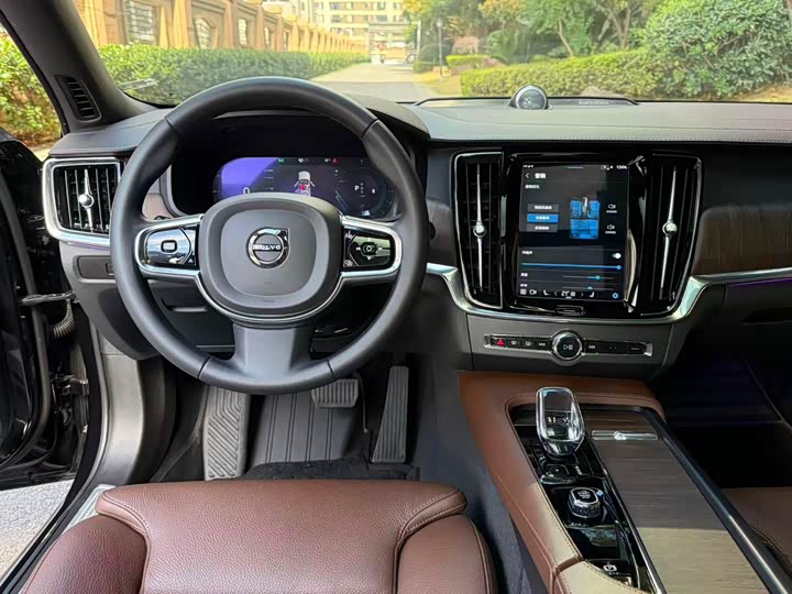 Фото 9 - Volvo S90