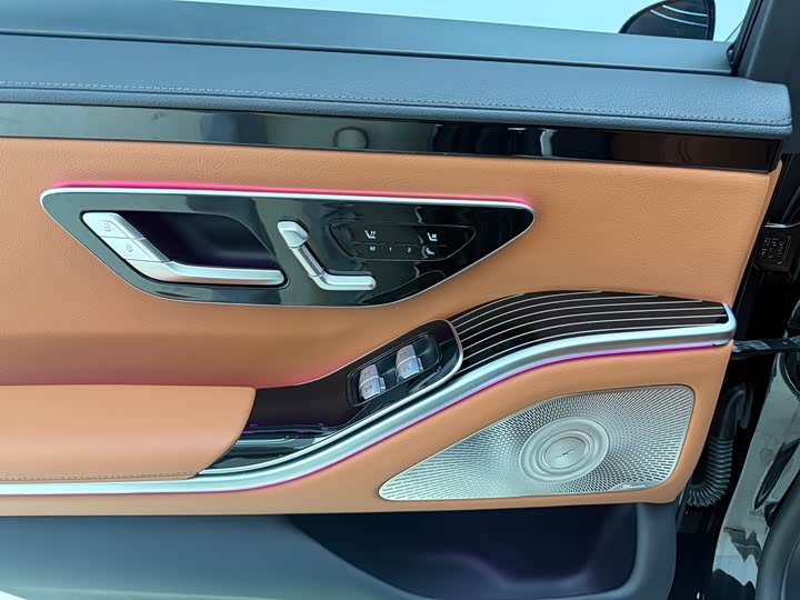 Фото 21 - Mercedes-Benz S-Class