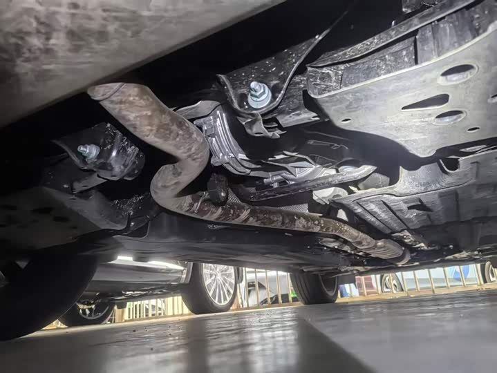 Фото 4 - Geely Monjaro