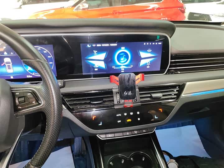 Фото 13 - Hongqi HS5