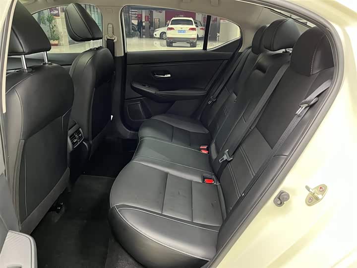 Фото 14 - Nissan Sylphy