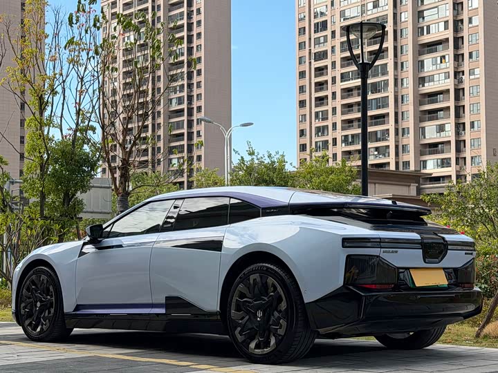 Фото 4 - HiPhi Z