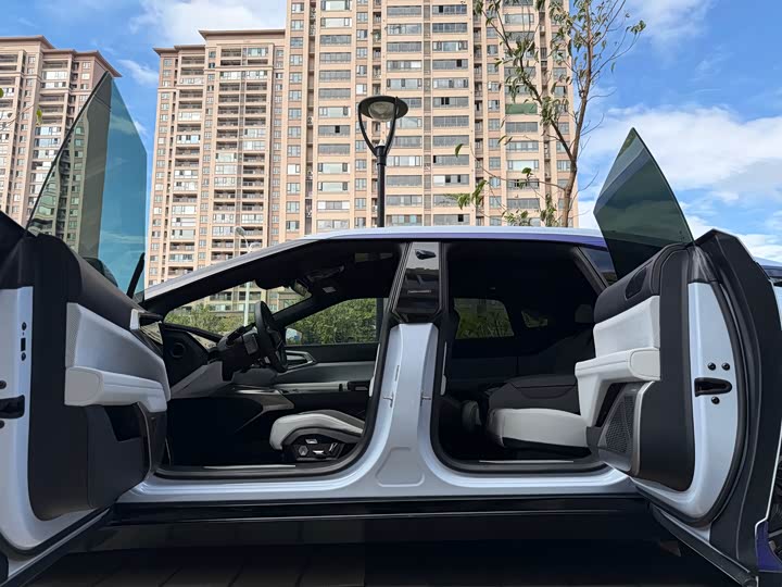 Фото 8 - HiPhi Z