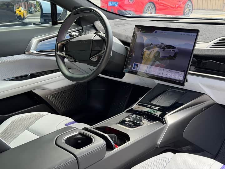 Фото 9 - HiPhi Z