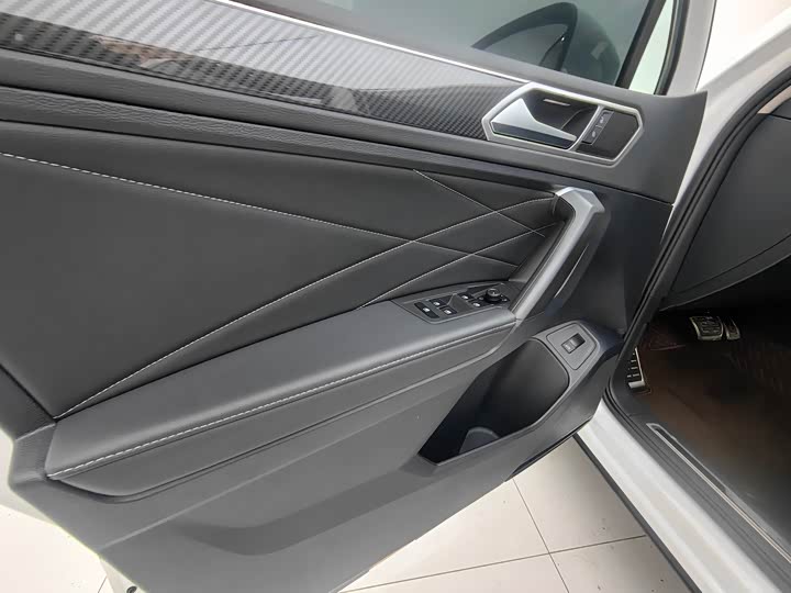 Фото 11 - Volkswagen Tiguan L Pro