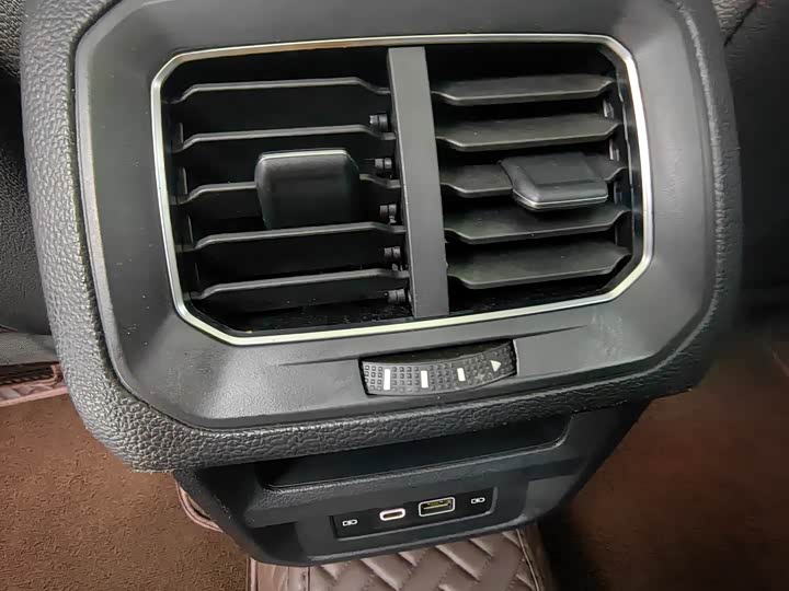 Фото 12 - Volkswagen Tiguan L Pro