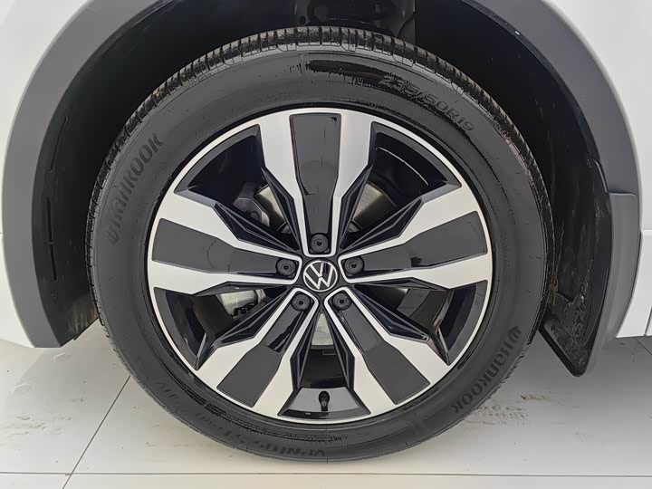 Фото 17 - Volkswagen Tiguan L Pro